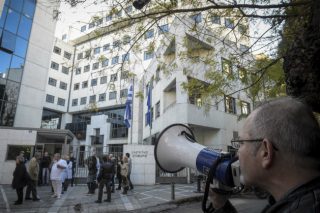 ΟΕΝΓΕ: αντίθετοι στην τροπολογία για τα αναδρομικά οι γιατροί
