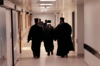 ΚΚΕ, ΚΙΝ.ΑΛΛ. και Ενωση Κεντρώων σε μπαράζ συναντήσεων με τους κληρικούς