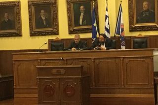 Αρχισε το προεκλογικό ματς στον Πειραιά