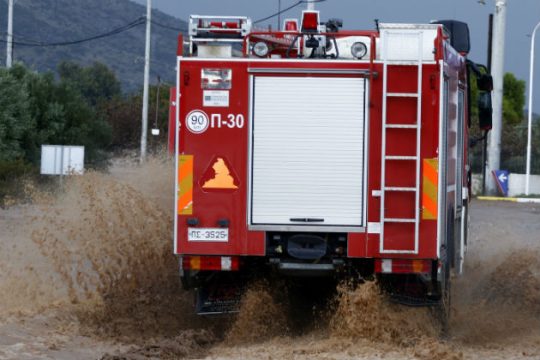 Πλημμύρες και κατολισθήσεις στη Λέσβο