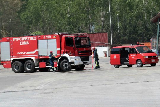 Υπό έλεγχο η φωτιά σε εργοστάσιο υφασμάτων στη Χαλκίδα