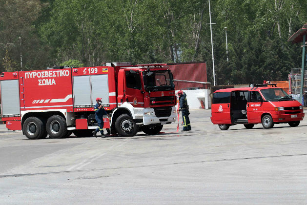 Υπό έλεγχο η φωτιά σε εργοστάσιο υφασμάτων στη Χαλκίδα