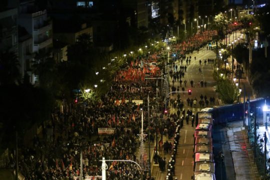 Χιλιάδες κόσμου τίμησαν την 45η επέτειο του Πολυτεχνείου