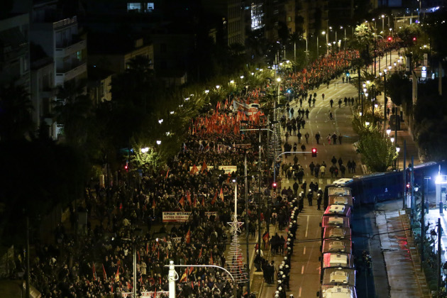 Χιλιάδες κόσμου τίμησαν την 45η επέτειο του Πολυτεχνείου