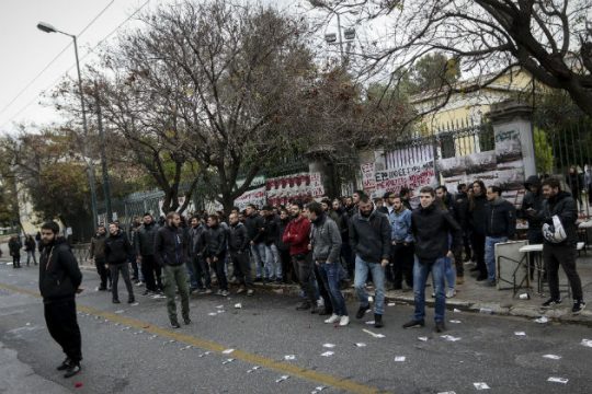 Με ένταση ξεκίνησαν οι εορταστικές εκδηλώσεις