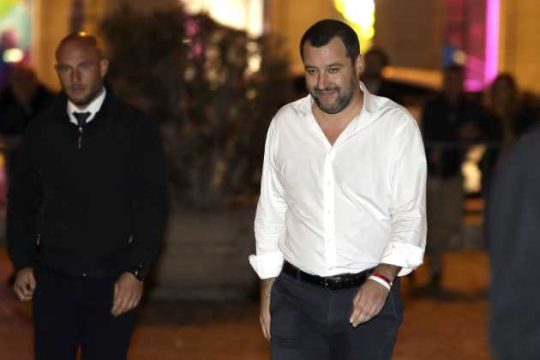 Η Ρώμη τραβάει το σχοινί, το μπαλάκι στην Κομισιόν