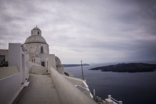 Αποκολλήθηκε το πλοίο «Νέαρχος» από τη νησίδα της Σαντορίνης
