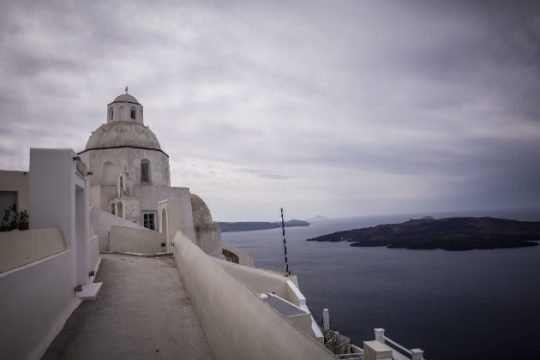 Αποκολλήθηκε το πλοίο «Νέαρχος» από τη νησίδα της Σαντορίνης