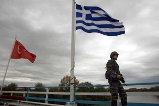 Μπαίνουν στην πόλη οι οχτροί!