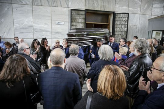 Μπήκαν στην πόλη οι οχτροί, Σκούρτη
