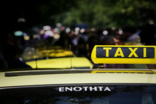 Χωρίς ταξί όλη η χώρα για 12 ώρες