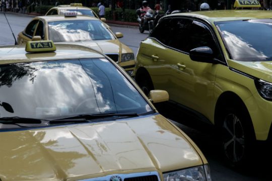 Ταξιτζήδες, βουλευτές και… υπουργοί στο πλευρό του Θ. Λυμπερόπουλου