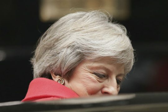 Στις Συμπληγάδες του Βrexit η Τερέζα Μέι