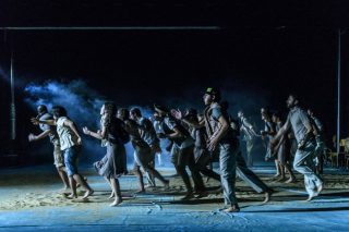 Εφηβοι χωρίς ενεστώτα χρόνο