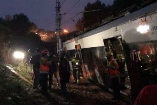 Εκτροχιασμός τρένου έξω από τη Βαρκελώνη, ένας νεκρός