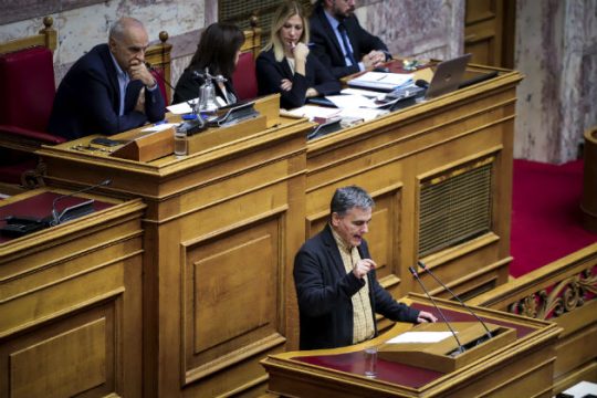 Ψηφίστηκαν οι τροπολογίες για κοινωνικό μέρισμα και ΕΝΦΙΑ