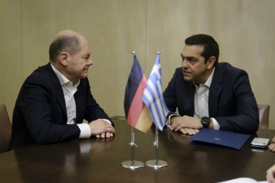 Κρίσιμες επαφές στο Βερολίνο, μήνυμα Τσίπρα στο συνέδριο του SPD