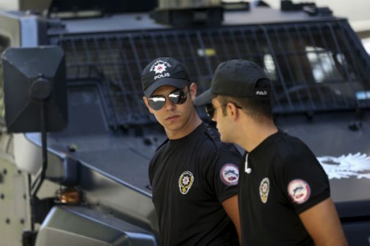Ελεύθεροι 12 από τους συλληφθέντες διανοούμενους στην Τουρκία