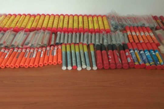 Ελευσίνα: 44χρονος είχε στην κατοχή του 639 βεγγαλικά - Συνελήφθη και σχηματίστηκε δικογραφία