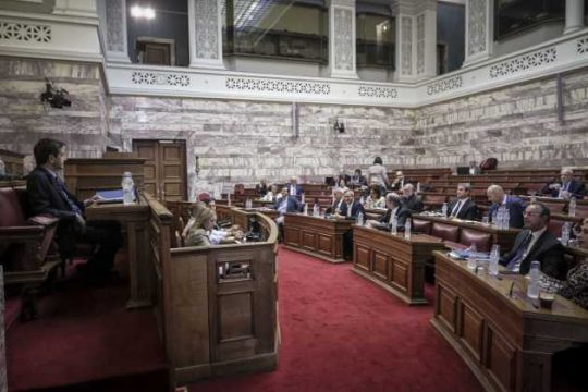 Οι 5 αβεβαιότητες που καταγράφει το Γραφείο Προϋπολογισμού της Βουλής