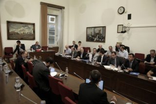Πόρισμα για το φάρμακο: Έρευνα για τις υποθέσεις, όχι για πολιτικά πρόσωπα