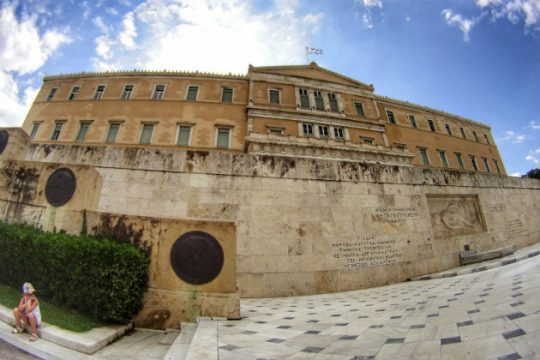 Έναρξη με την ευθύνη υπουργών η συνταγματική αναθεώρηση