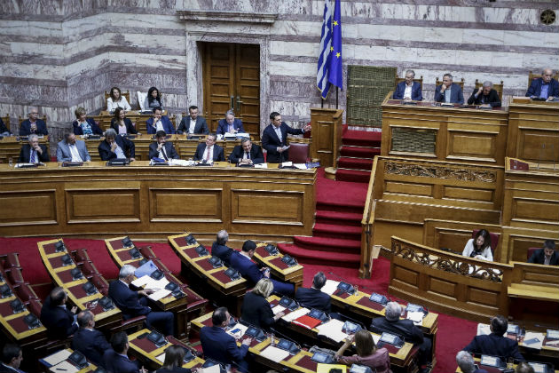 Με ευρεία πλειοψηφία ψηφίστηκε η τροπολογία για τα αναδρομικά
