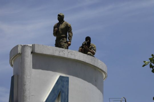 Ελεύθερους σκοπευτές στους δρόμους ετοιμάζει ο Μπολσονάρο