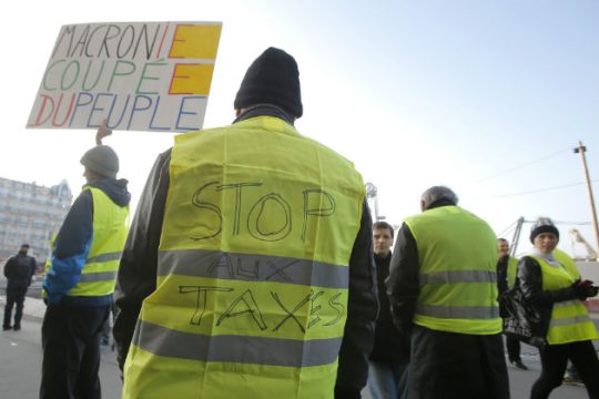 Τα «κίτρινα γιλέκα» έστειλαν ηχηρό μήνυμα στον Μακρόν