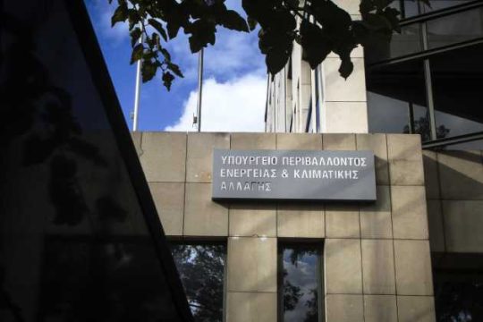 «Αιχμάλωτοι» του λιγνίτη και του πετρελαίου