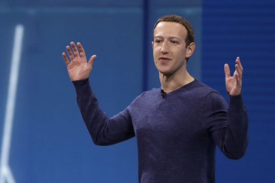 Εκστρατεία λάσπης απ’ το Facebook στους επικριτές του μέσω Σόρος