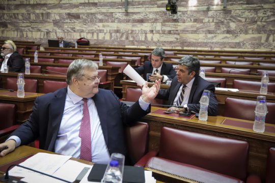 Συνταγματική «απειλή» από Ν.Δ.-ΚΙΝ.ΑΛΛ.