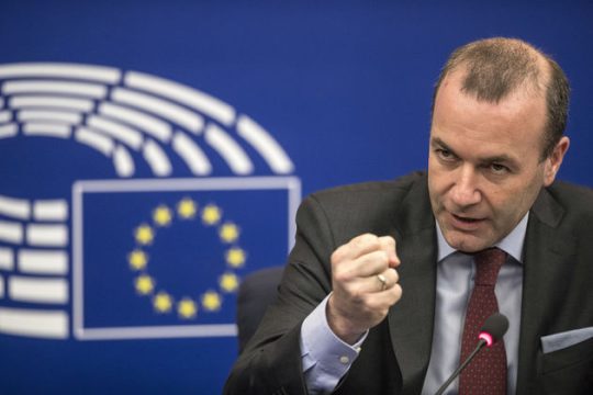 Οι διάτρητες κόκκινες γραμμές του Μάνφρεντ Βέμπερ