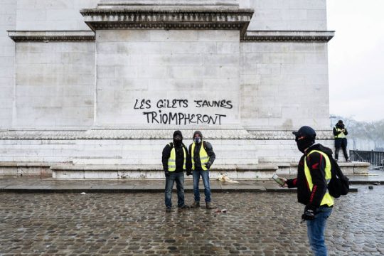 Ο «κίτρινος» εφιάλτης του Μακρόν