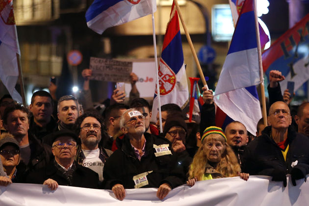Μαζική διαδήλωση κατά του Βούτσιτς στο Βελιγράδι