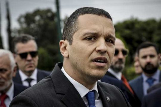 Σαν σε συνάθροιση της Χρυσής Αυγής