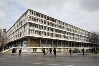 Ζητά να καθίσουν στο εδώλιο πρυτάνεις