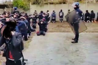 Συλλαμβάνουν μαθητές σαν να είναι τρομοκράτες