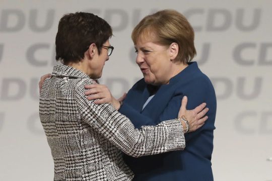 Νίκησε η εκλεκτή της Ανγκελα Μέρκελ