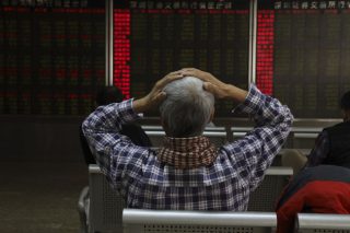 «Τρίζουν» ξανά τα χρηματιστήρια