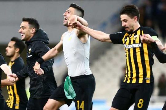 «Καίνε» την ΑΕΚ Αρέγκι και Σιμόες