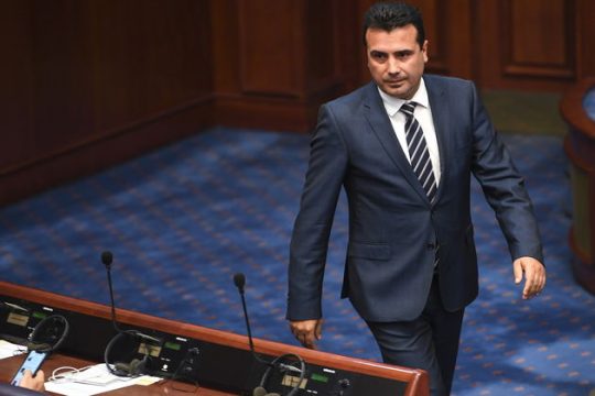 Πέρασε από τη Βουλή της ΠΓΔΜ η τροπολογία για το «Βόρεια Μακεδονία»