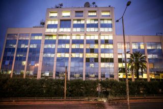 Τα «νεύρα» του κ. Αλαφούζου: από τον Μητσοτάκη στον Τσίπρα