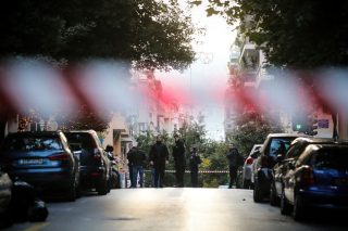 Ζητούν απαντήσεις από τα εργαστήρια