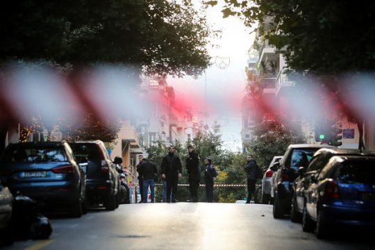 Ζητούν απαντήσεις από τα εργαστήρια