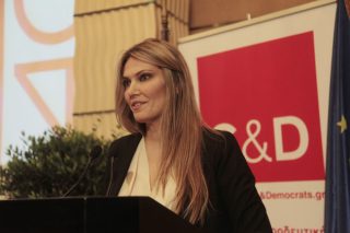 Μένει Βρυξέλλες η Εύα Καϊλή