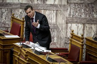 Τέλος στην ανασφάλιστη εργασία με αποδείξεις ή «τίτλους κτήσης»