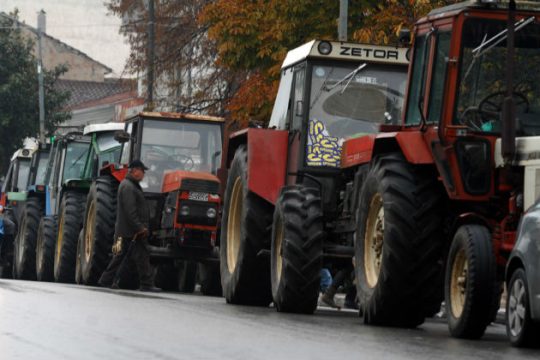 Τροπολογία για ακατάσχετο ύψους 7.500 ευρώ για τους αγρότες