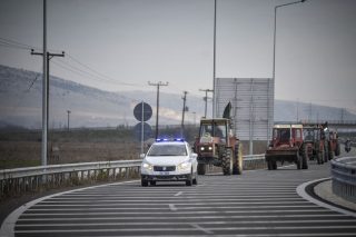 Ζεσταίνουν πάλι τα τρακτέρ στον κάμπο