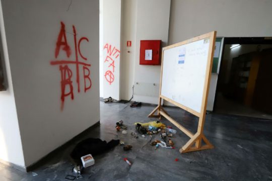 Η Πρυτανεία διαψεύδει την ΕΛ.ΑΣ. για την επέμβαση στη Θεολογική